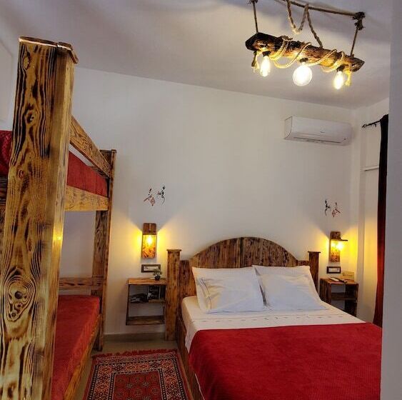 膳宿费 Clockwise Gjirokaster