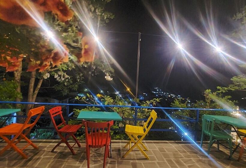 膳宿费 Clockwise Gjirokaster