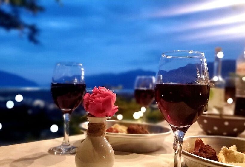 膳宿费 Clockwise Gjirokaster