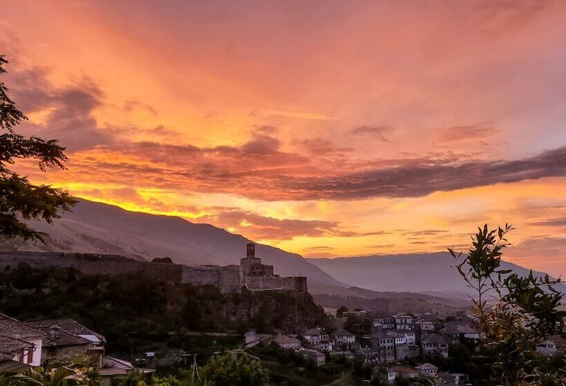 膳宿费 Clockwise Gjirokaster