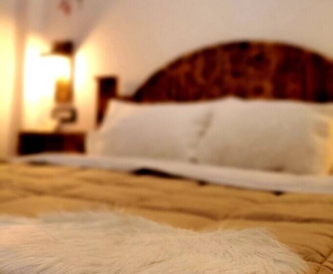 膳宿费 Clockwise Gjirokaster