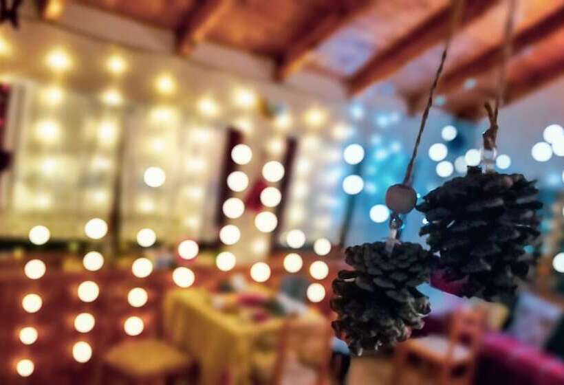 膳宿费 Clockwise Gjirokaster