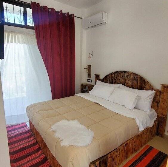 膳宿费 Clockwise Gjirokaster