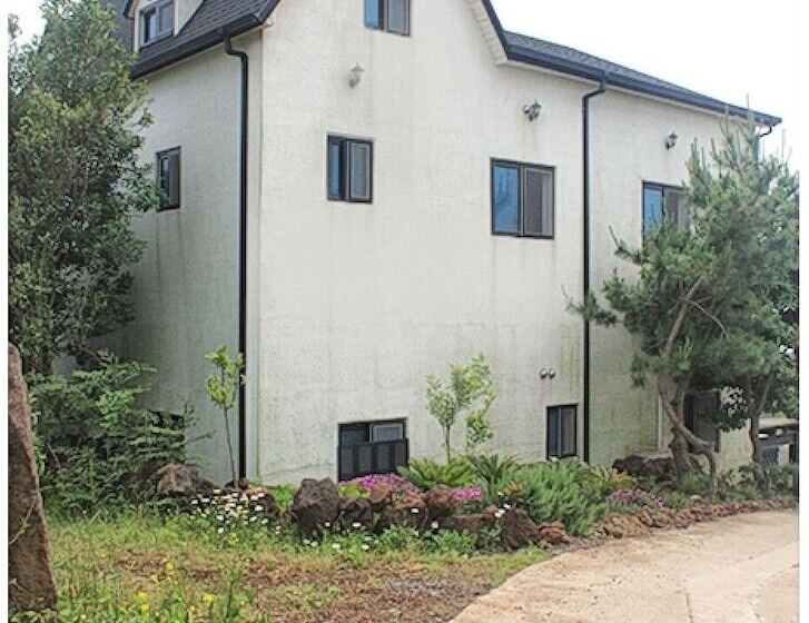 Pensão Jeju Baramuieondeok Guest House