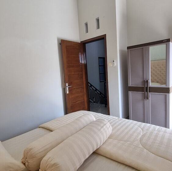 펜션 Oemah Wisata Ringinsari