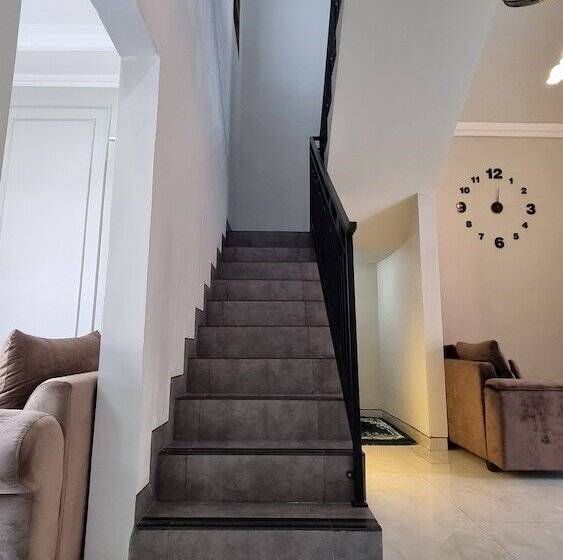 펜션 Oemah Wisata Ringinsari