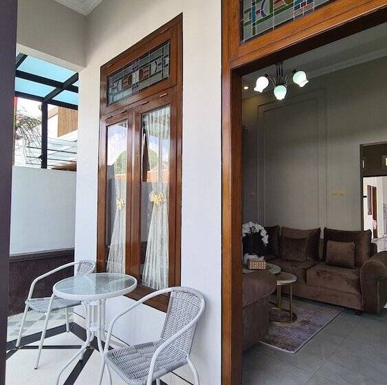 펜션 Oemah Wisata Ringinsari