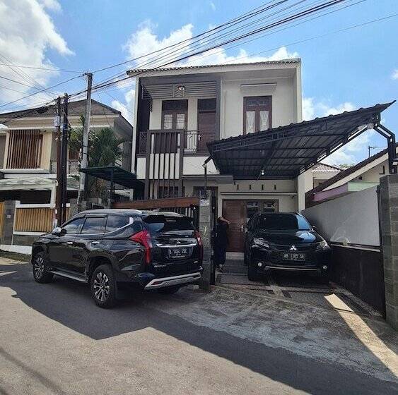 펜션 Oemah Wisata Ringinsari