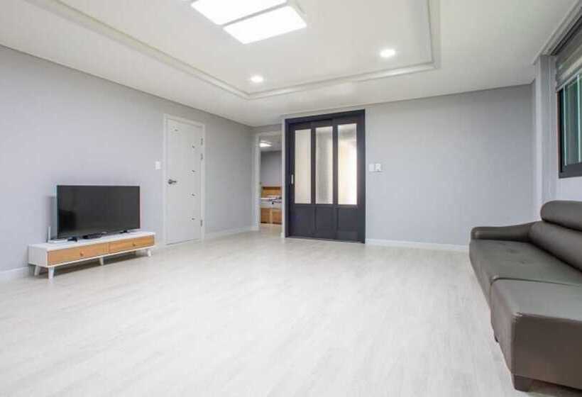 Pensiune Taean Hue Place Pool Villa