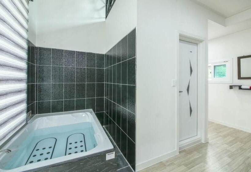 Pensiune Taean Hue Place Pool Villa