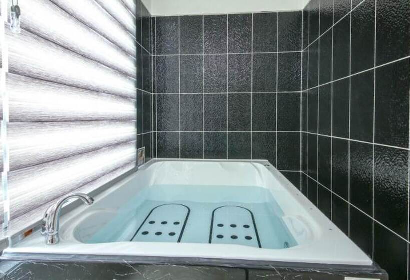 Pensiune Taean Hue Place Pool Villa