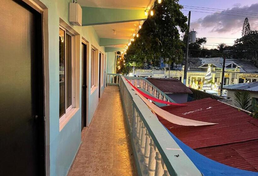 פנסיון Wing Camp