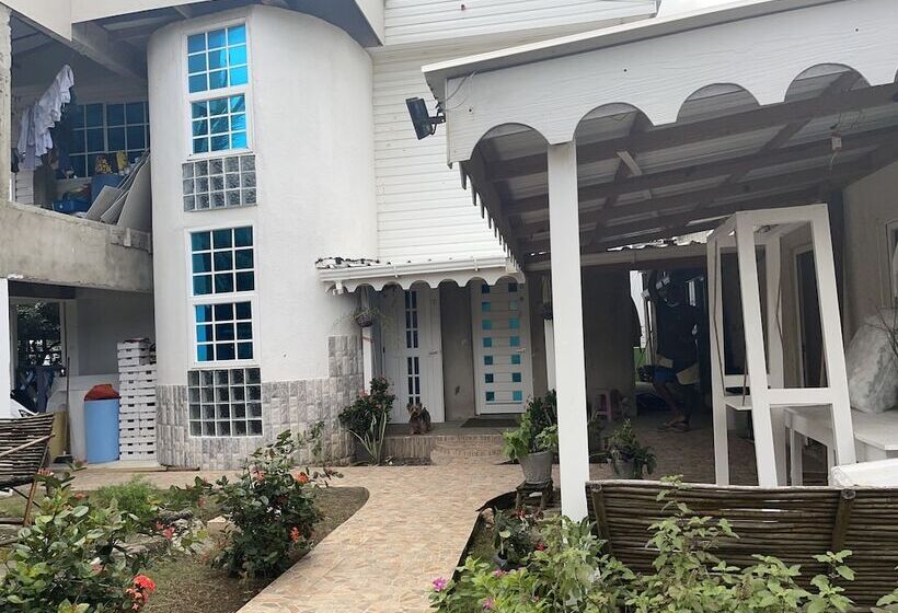 ペンション Yurys Places