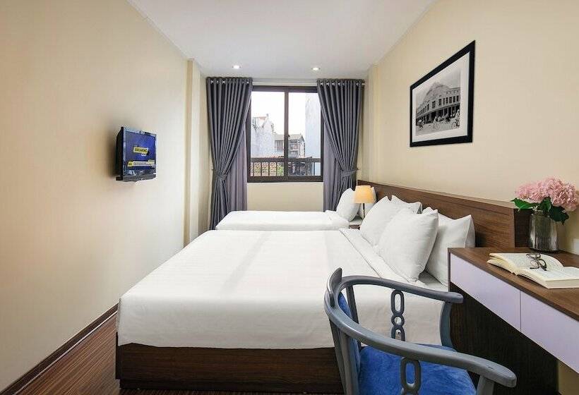 Queen Cafe Hotel & Pub