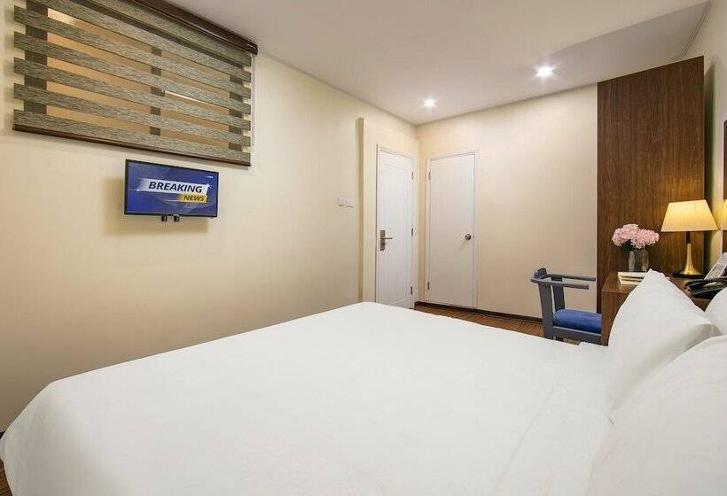 Queen Cafe Hotel & Pub