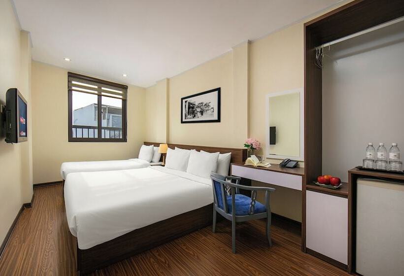 Queen Cafe Hotel & Pub