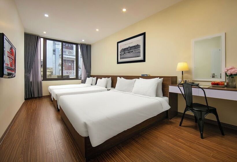 Queen Cafe Hotel & Pub