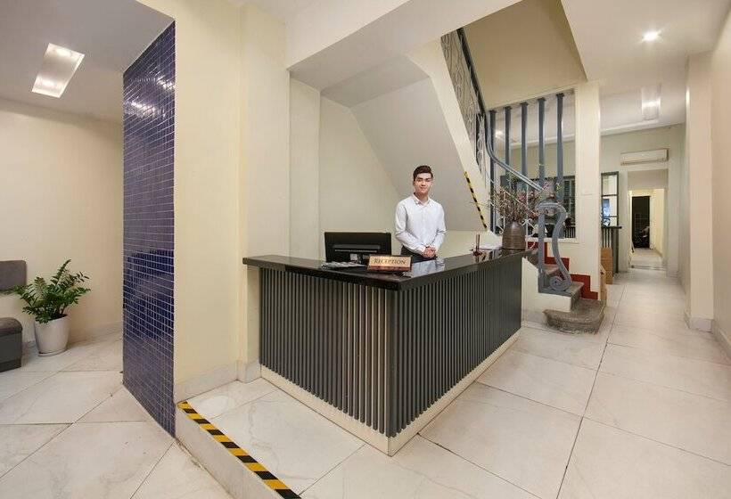 Queen Cafe Hotel & Pub