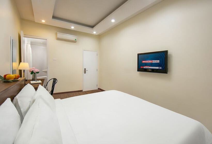 Queen Cafe Hotel & Pub