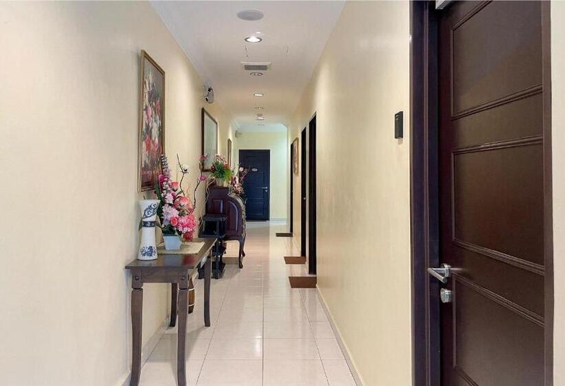 Safari Hotel Lumut By Oyo