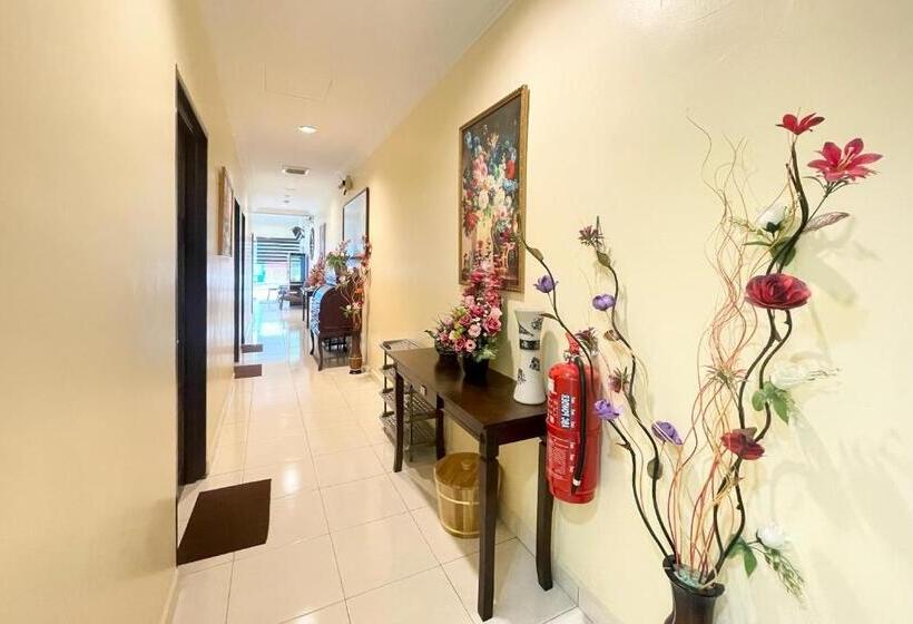 Safari Hotel Lumut By Oyo