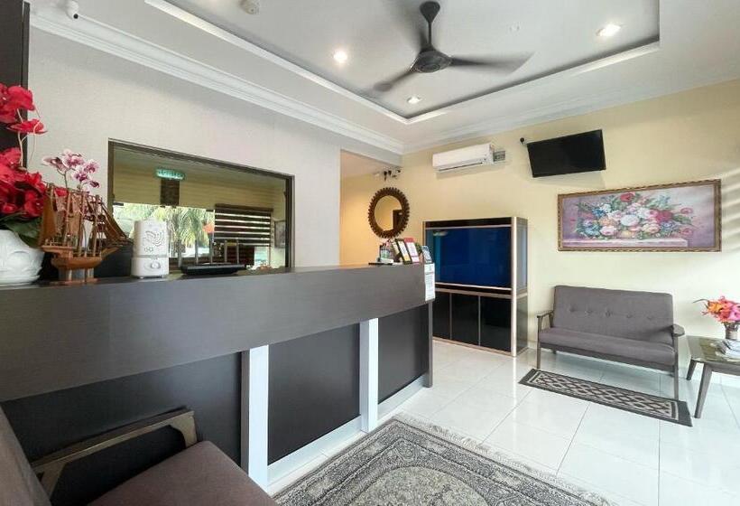 Safari Hotel Lumut By Oyo