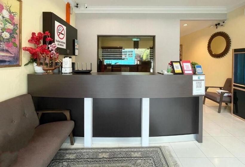 Safari Hotel Lumut By Oyo