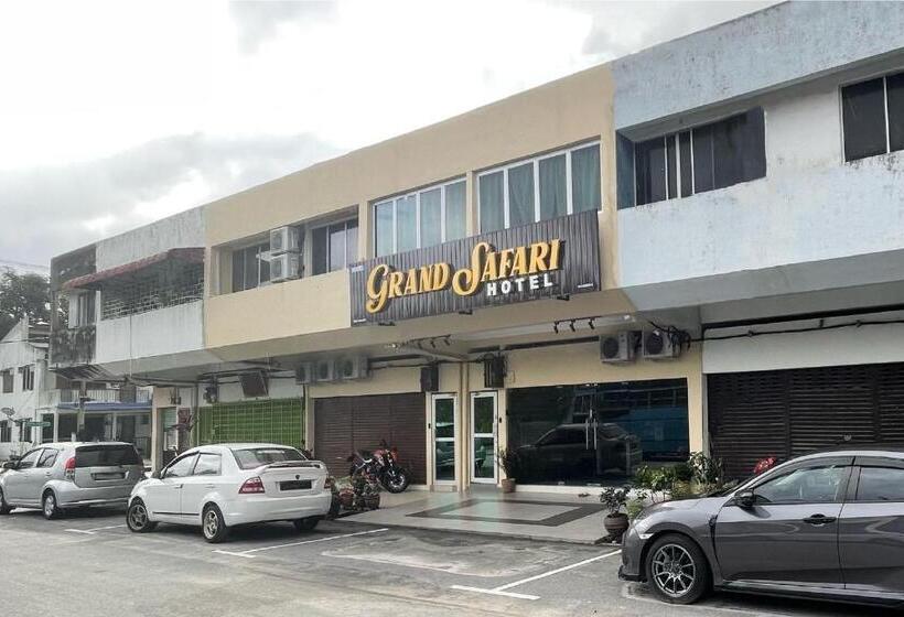 Safari Hotel Lumut By Oyo