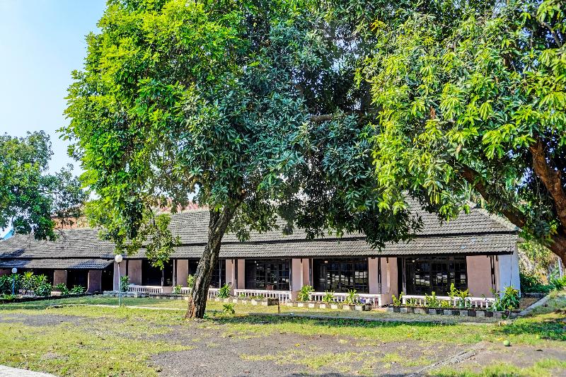 Spot On 91798 Hotel Grand Mutiara