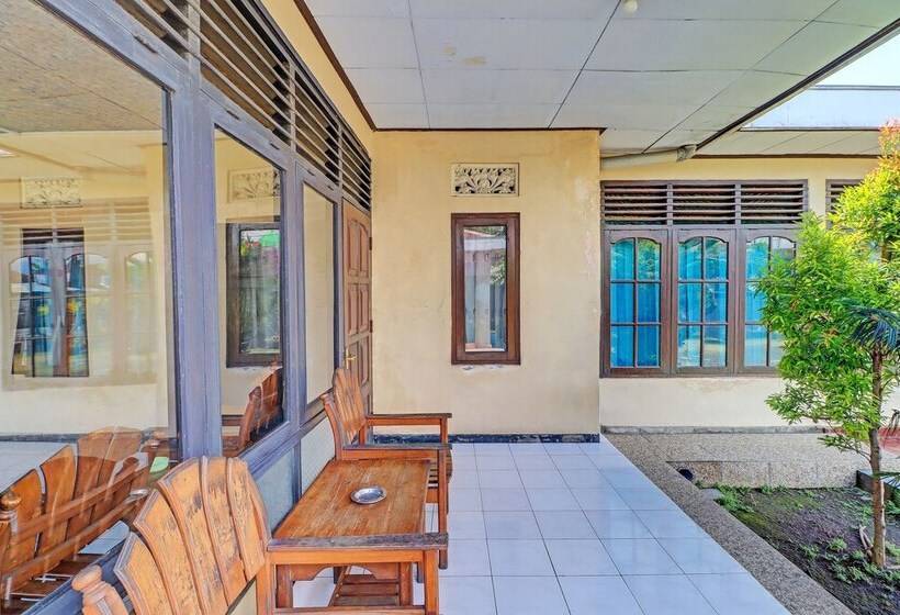 Spot On 92028 Hotel Surya Near Pelabuhan Gilimanuk