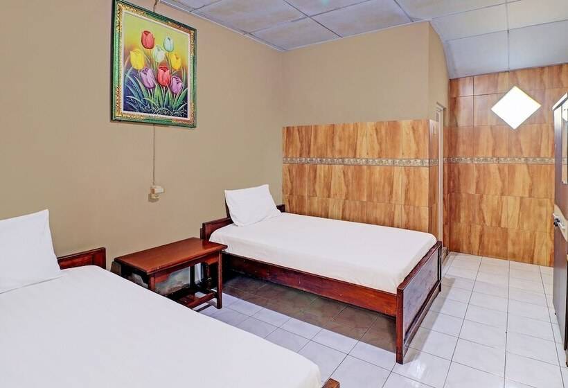 Spot On 92028 Hotel Surya Near Pelabuhan Gilimanuk