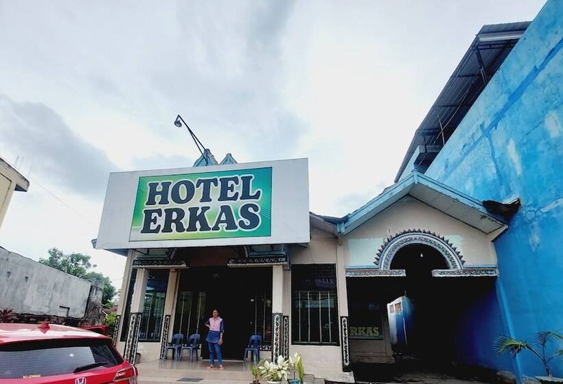 Spot On 92368 Hotel Erkas