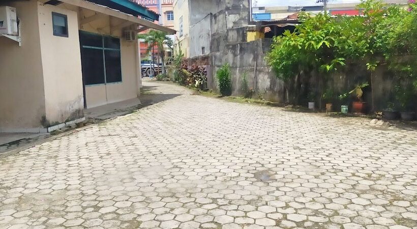 Spot On 92368 Hotel Erkas