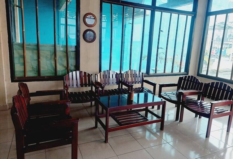 Spot On 92368 Hotel Erkas