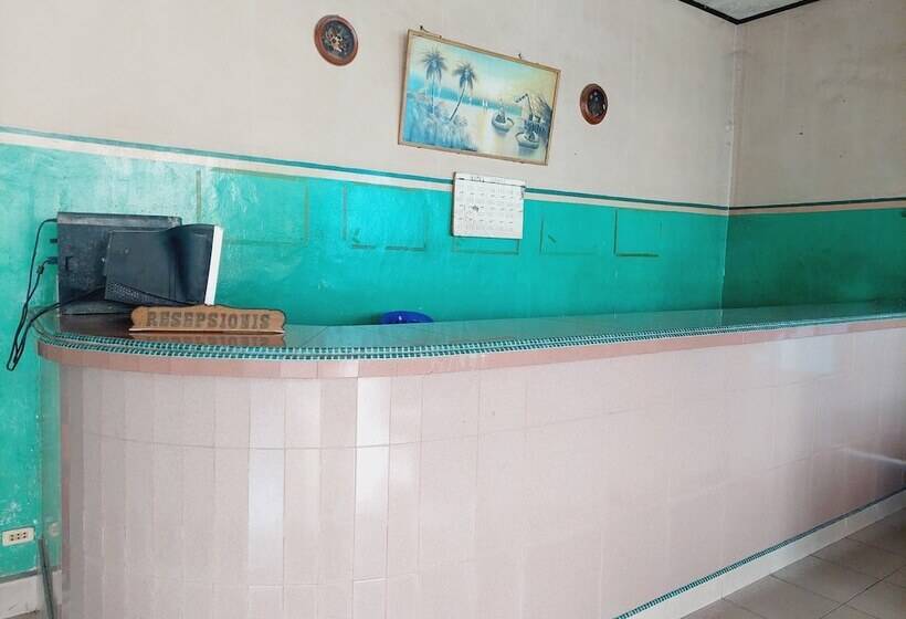 Spot On 92368 Hotel Erkas