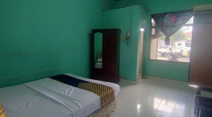 Spot On 92368 Hotel Erkas