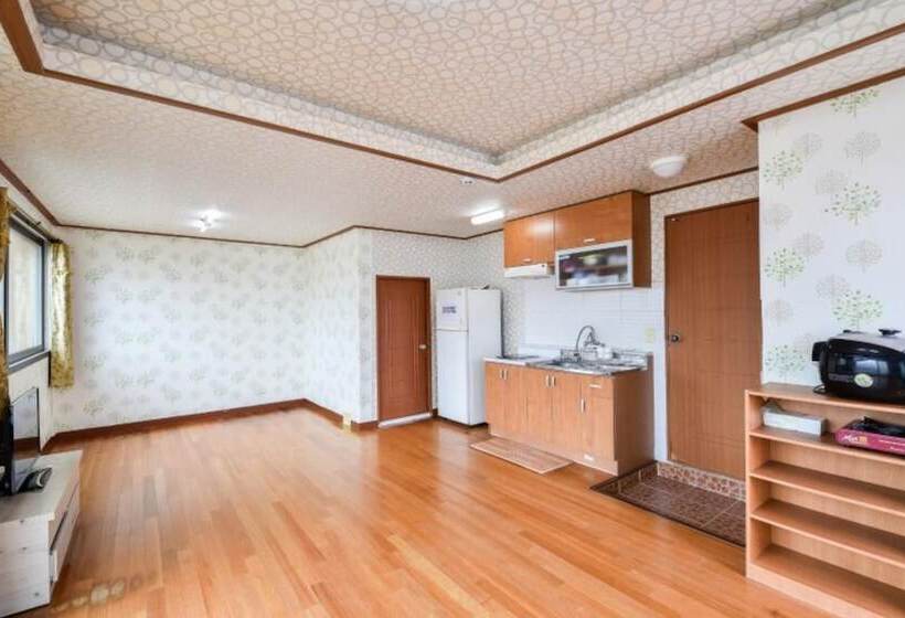 Taean Hakampo Hakampo Pension