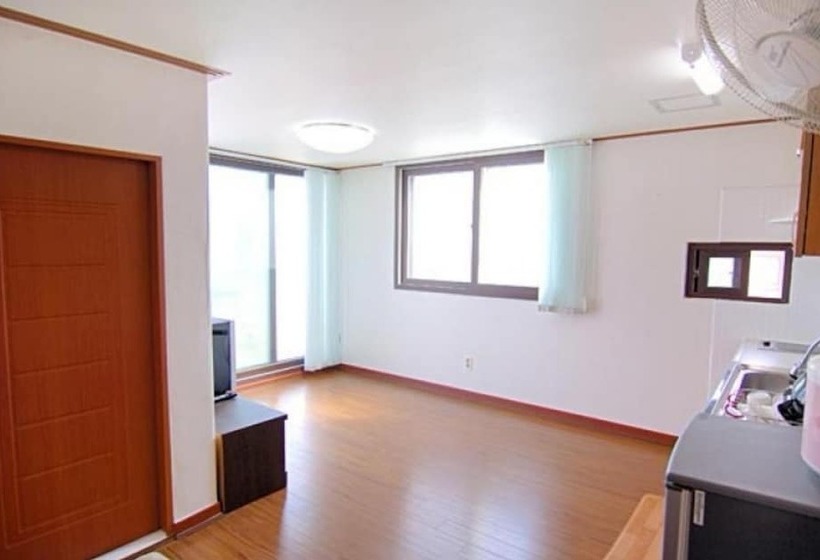 Taean Hakampo Hakampo Pension