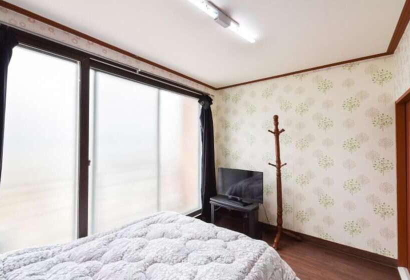 Taean Hakampo Hakampo Pension