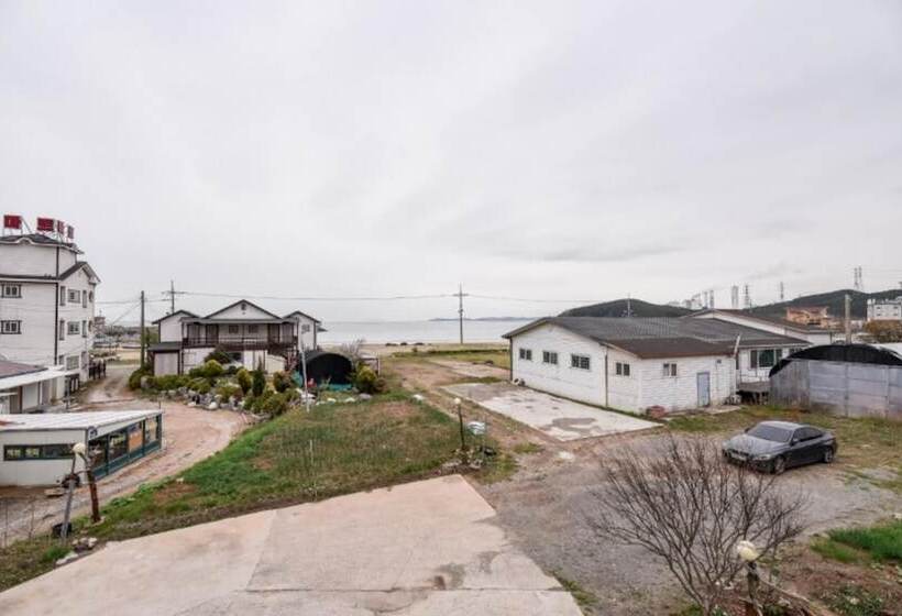 Taean Hakampo Hakampo Pension