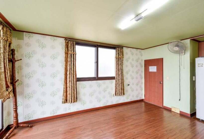 Taean Hakampo Hakampo Pension