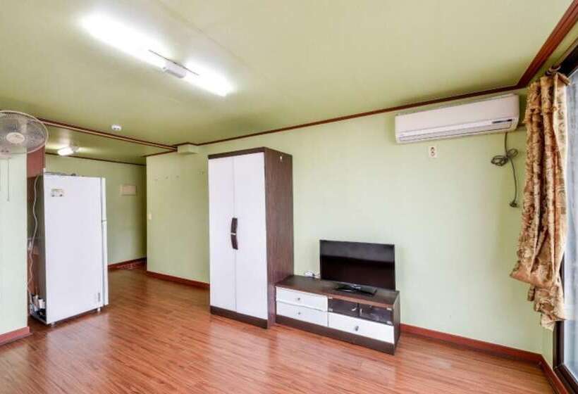 Taean Hakampo Hakampo Pension