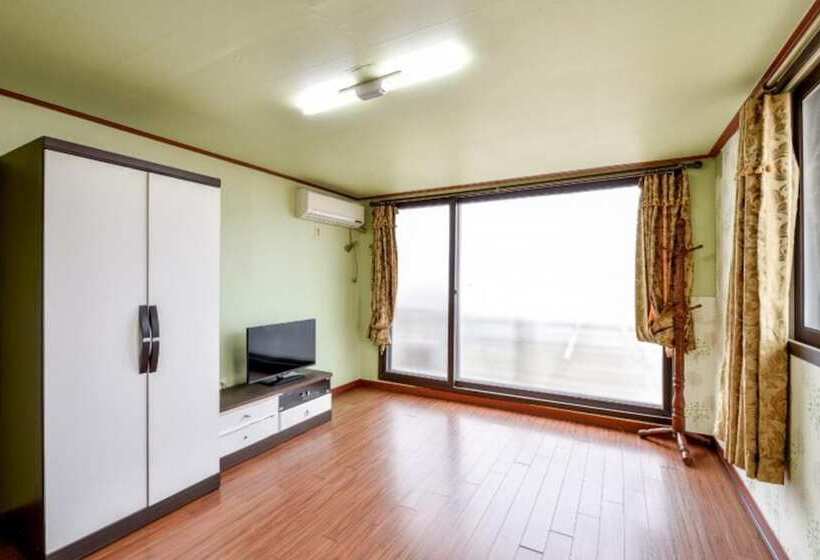 Taean Hakampo Hakampo Pension