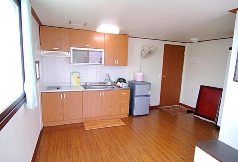 Taean Hakampo Hakampo Pension