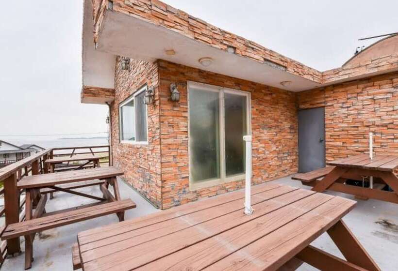 Taean Hakampo Hakampo Pension