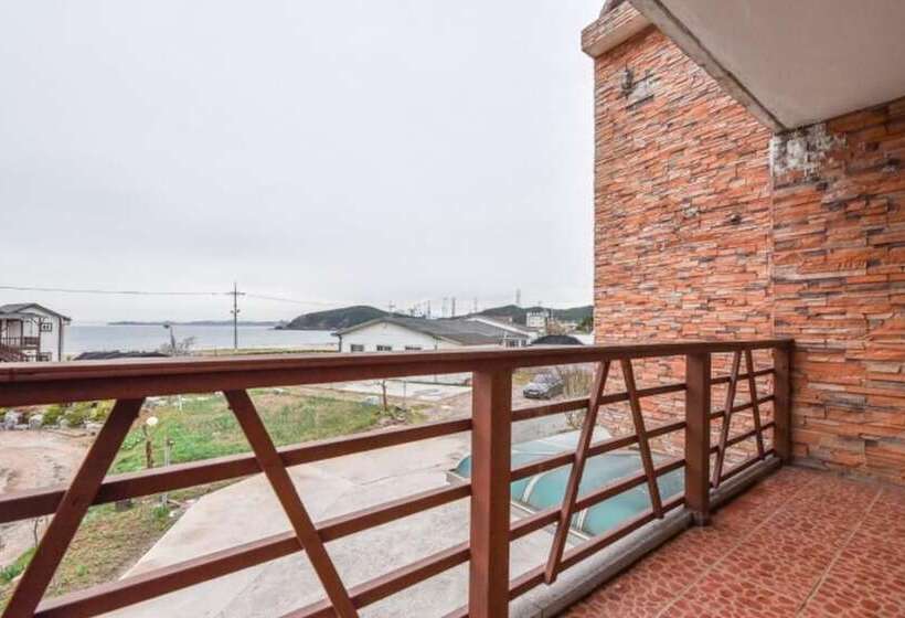 Taean Hakampo Hakampo Pension