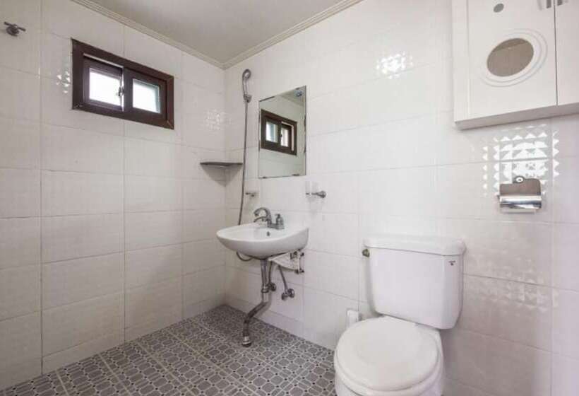 Taean Hakampo Hakampo Pension