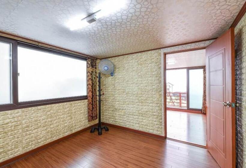 Taean Hakampo Hakampo Pension