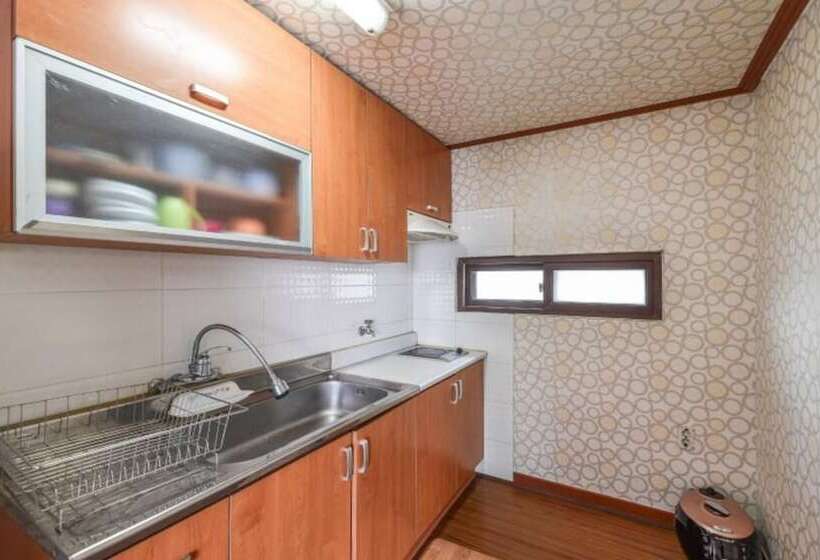 Taean Hakampo Hakampo Pension