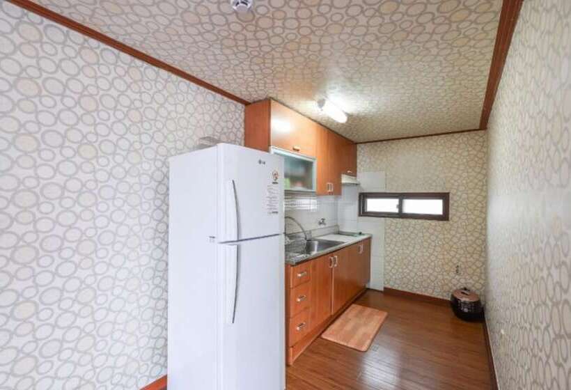 Taean Hakampo Hakampo Pension